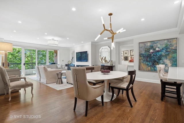 dining space with crown molding, recessed lighting, dark wood-style floors, and baseboards