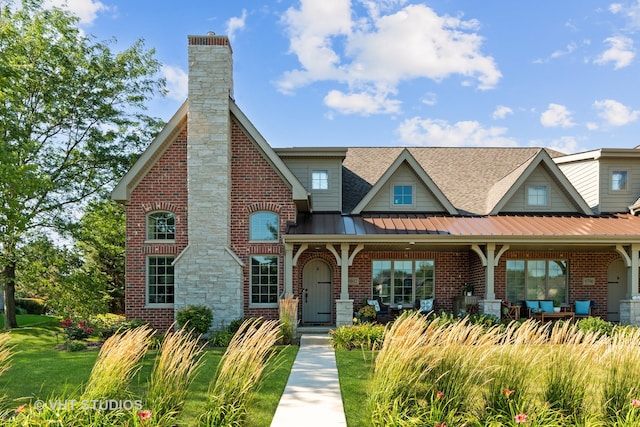 view of front of house featuring a porch and a front yard