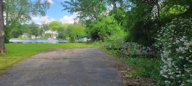228 S Shore Dr, Island Lake, IL 60042