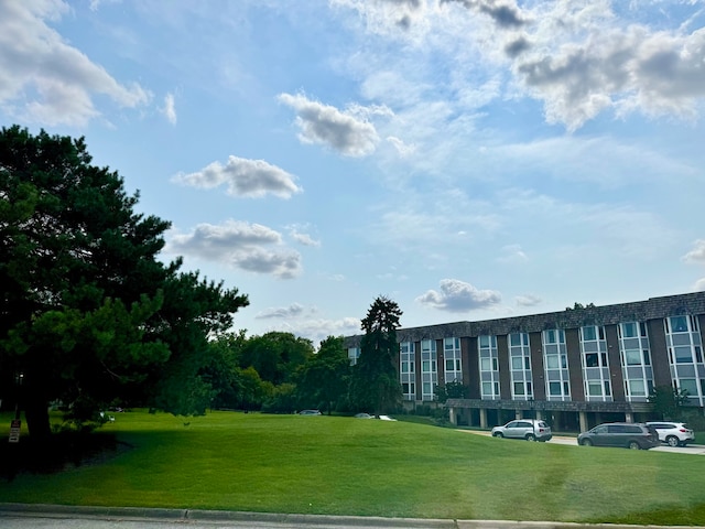 view of home's community featuring a yard