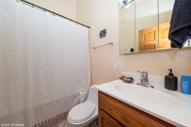 full bathroom featuring vanity, toilet, and shower / tub combo with curtain