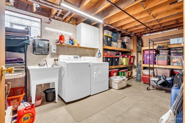 unfinished below grade area featuring washing machine and clothes dryer