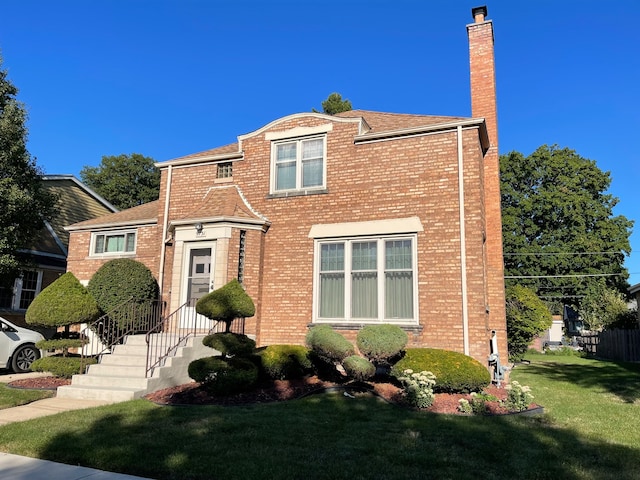 view of front facade featuring a front lawn