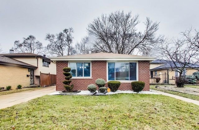 view of front of property with a front lawn