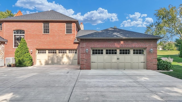 view of front property featuring a garage