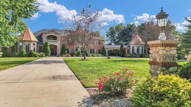 view of front of property with a front lawn