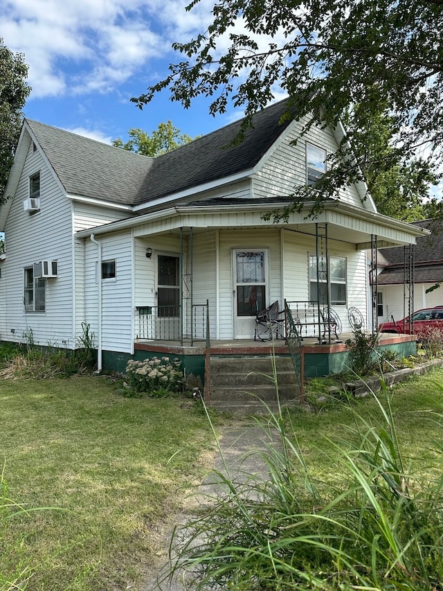 view of front of house with a front lawn and covered porch