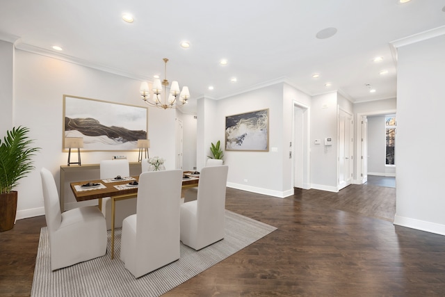 dining room featuring crown molding, dark hardwood / wood-style floors, and an inviting chandelier