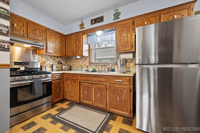 kitchen featuring stainless steel appliances, sink, and decorative backsplash