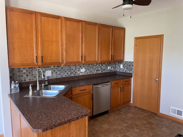 kitchen with decorative backsplash, kitchen peninsula, sink, and ceiling fan