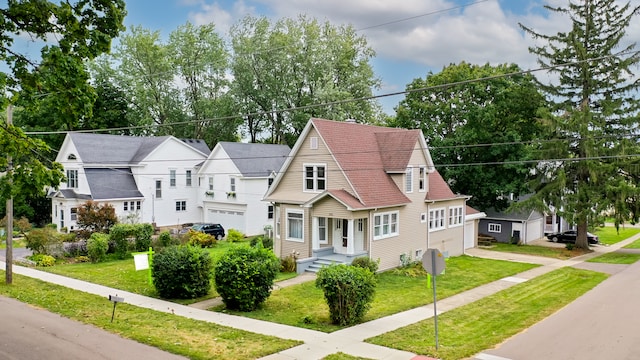 view of front of home featuring a front lawn