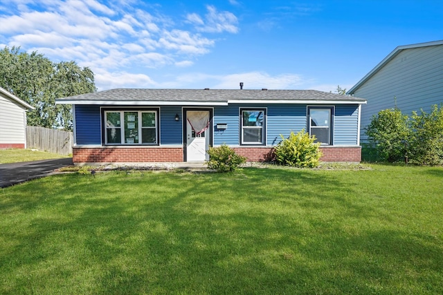 view of front of house featuring a front lawn