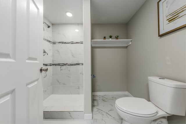 bathroom with toilet and tiled shower