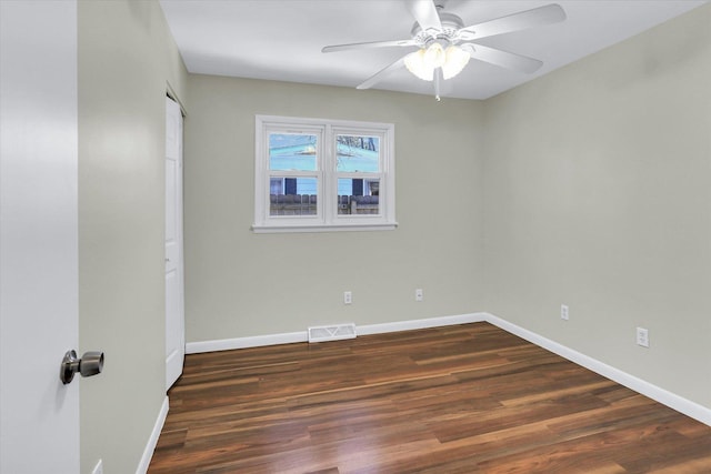 unfurnished room with dark wood-type flooring and ceiling fan