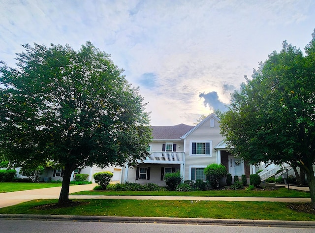 view of front of house with a front lawn