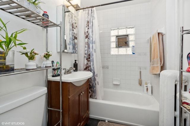 full bathroom featuring vanity, toilet, and shower / bath combo