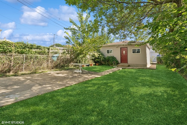 view of yard featuring a patio area