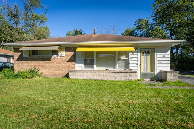 view of front of house with a front yard