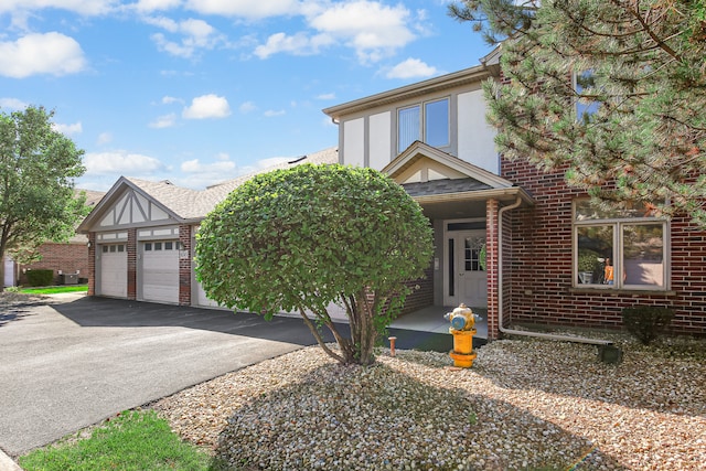 view of front facade featuring a garage