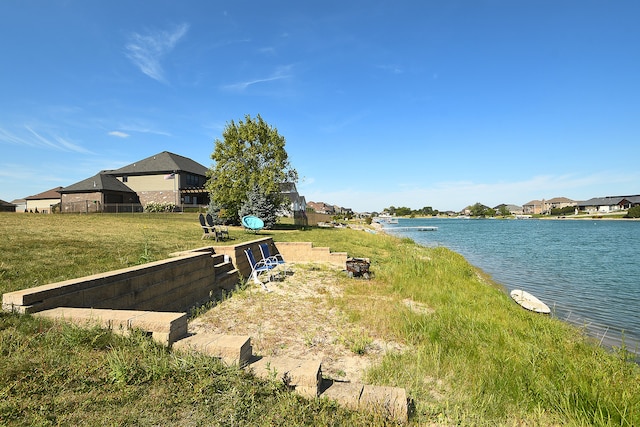 view of yard featuring a water view