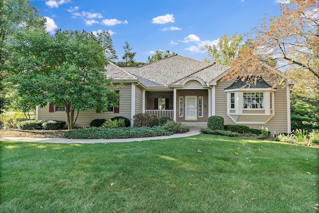 view of front of home featuring a front lawn