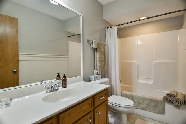 full bathroom featuring toilet, shower / tub combo with curtain, and vanity