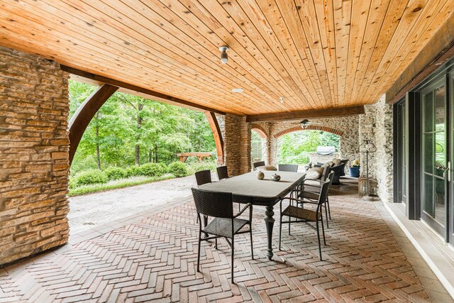 view of patio featuring ceiling fan