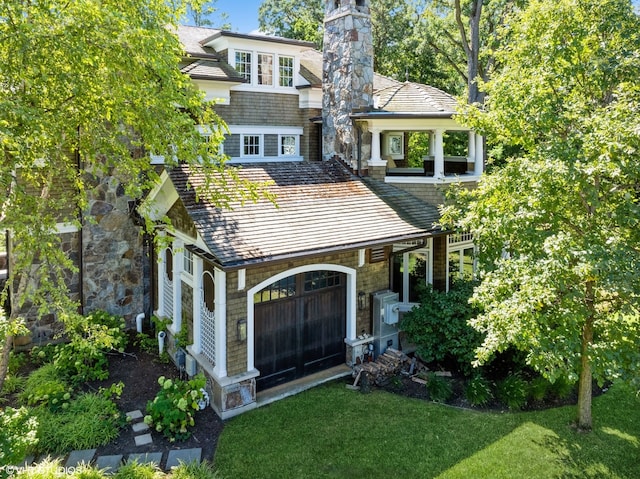 view of front of property with a porch and a front lawn