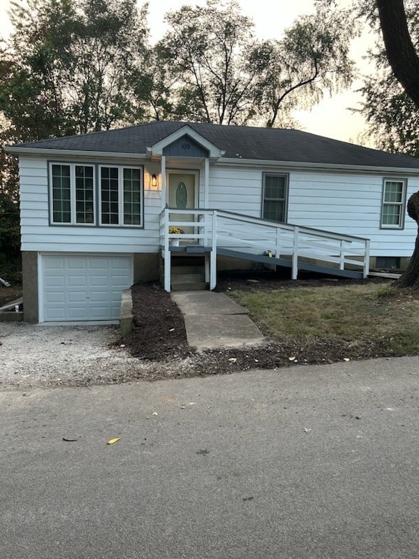 view of front facade featuring a garage