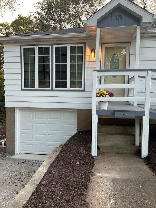 view of front facade featuring a garage