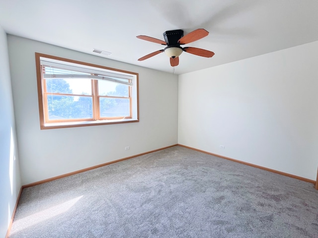 unfurnished room featuring ceiling fan and carpet flooring