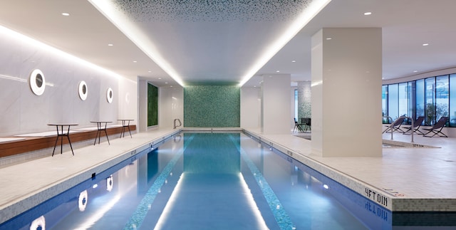 211 N Harbor Dr Unit 805, Chicago, IL 60601 - view of pool