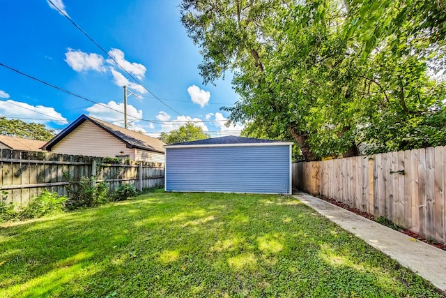 8251 S E End Ave, Chicago, IL 60617 - fenced backyard featuring an outdoor structure