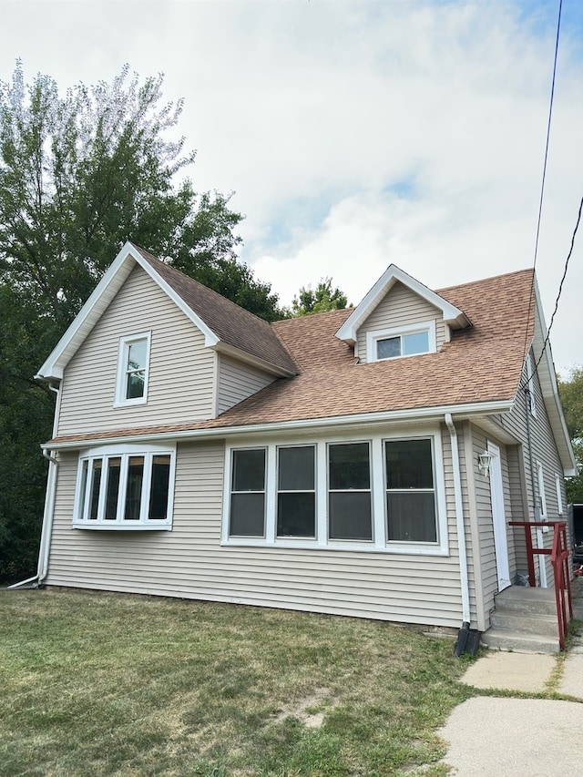 view of front of property with a front yard