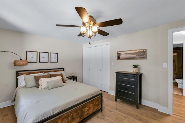 bedroom with ceiling fan, a closet, ensuite bath, and light hardwood / wood-style floors