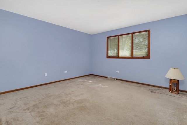 unfurnished room featuring carpet