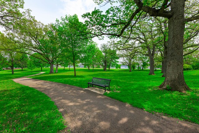 view of property's community featuring a yard