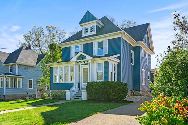 view of front of home featuring a front lawn