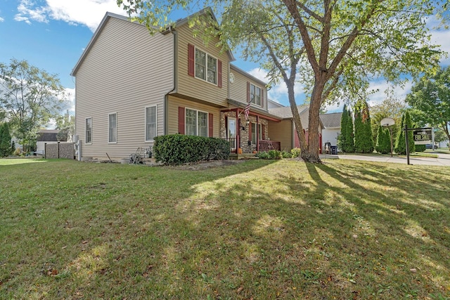 view of front facade with a front lawn