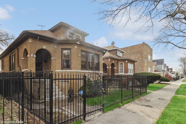 view of front of home featuring a front lawn