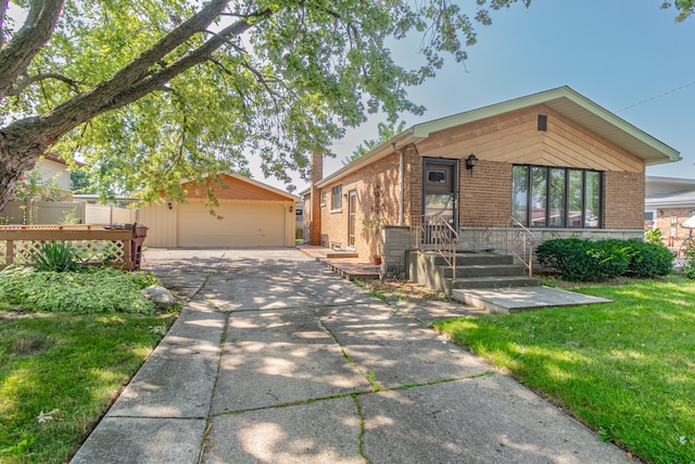 view of front of property featuring an outdoor structure, a garage, and a front lawn