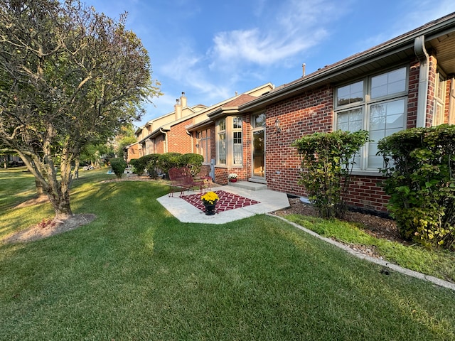 view of front facade featuring a front yard and a patio