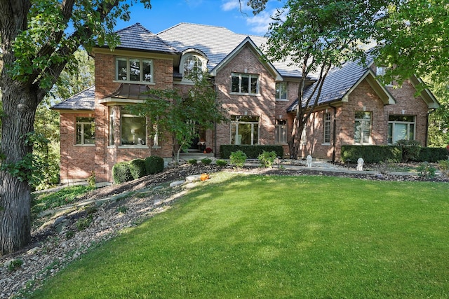 view of front of property with a front lawn