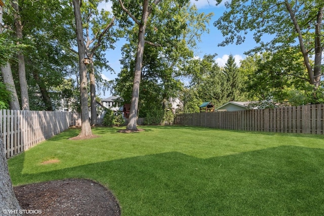 view of yard featuring a fenced backyard