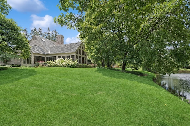 view of yard featuring a water view