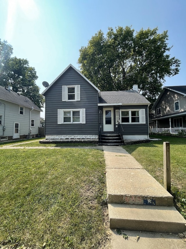 view of front of home featuring a front lawn