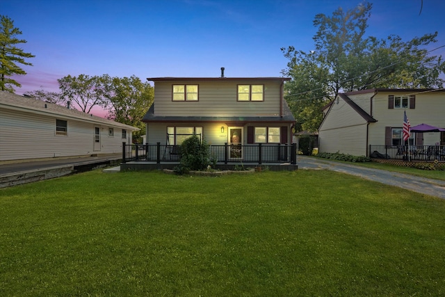 view of front of house featuring a lawn