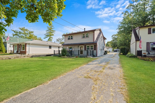 view of front of property featuring a front lawn