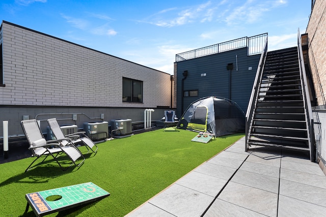 view of yard featuring a patio area