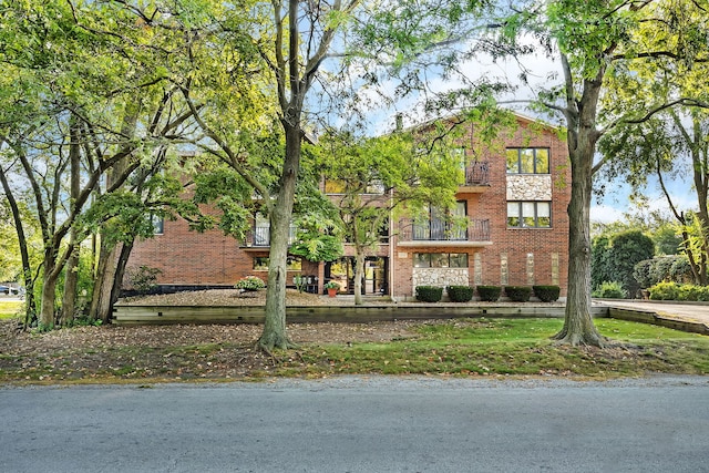 view of front of home featuring a balcony